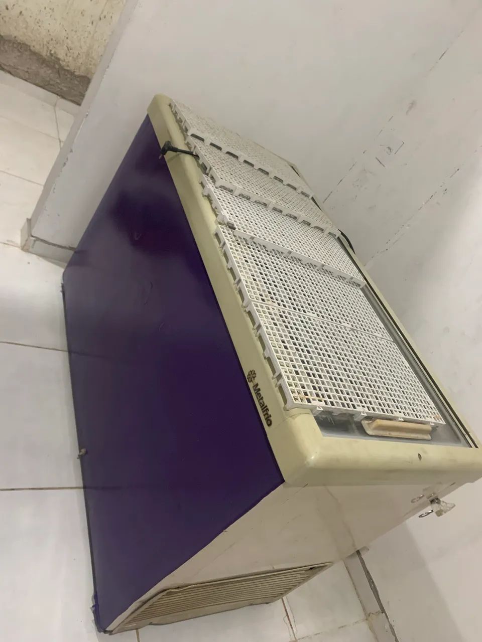 Vendo freezer seminovo 