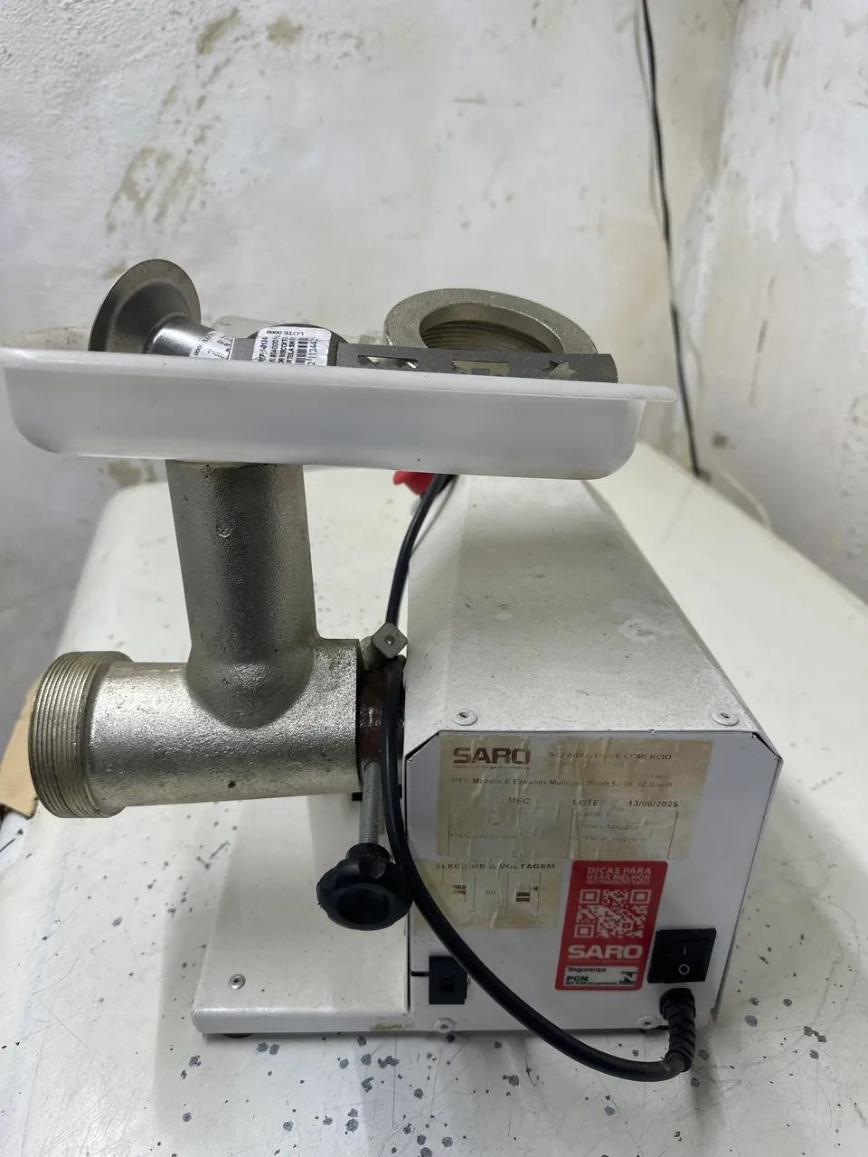 Moedor e extrusor multiuso bivolt 50/60hz bivolt - Eletroportáteis