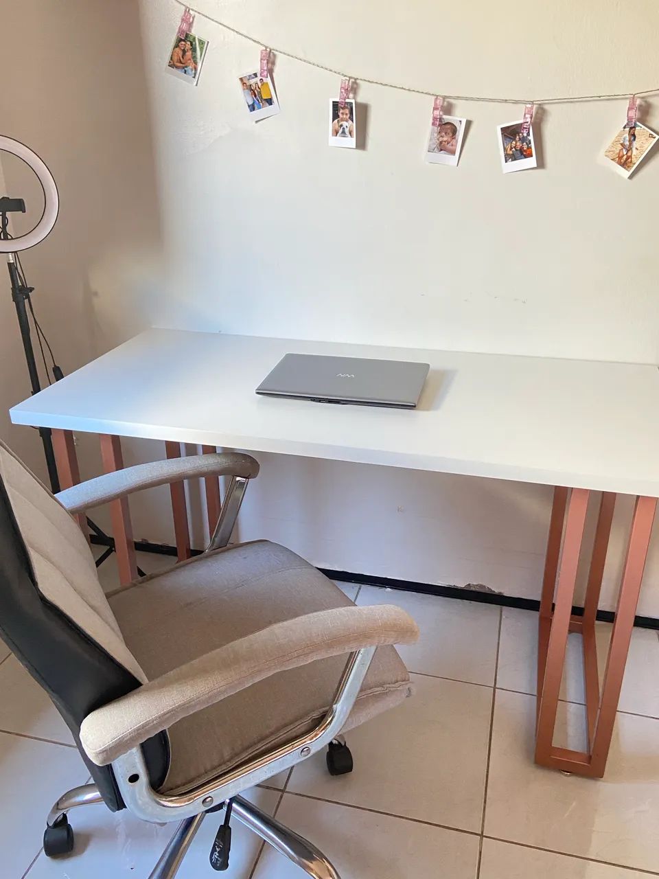Desk65082764316419122