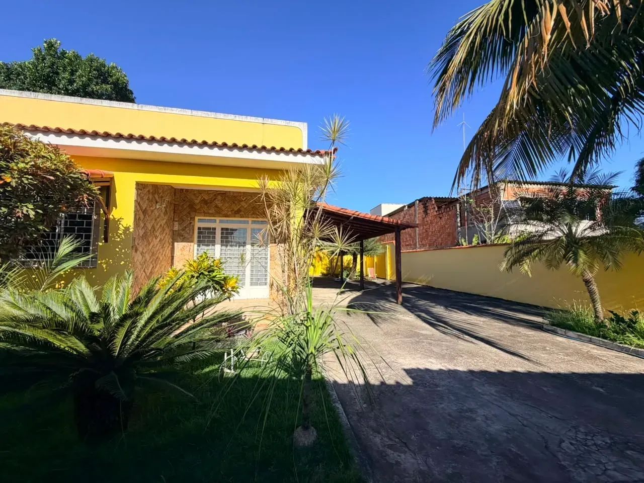 Vendo casa linear com 2 quartos espaço gourmet e lindo jardim com 372² Queimados Nova Igua