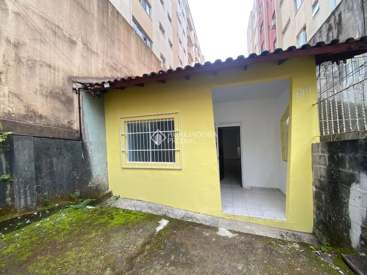 Auxiliadora Predial aluga Casa residencial de 2 dormitórios no Centro de Florianópolis. - Foto 2