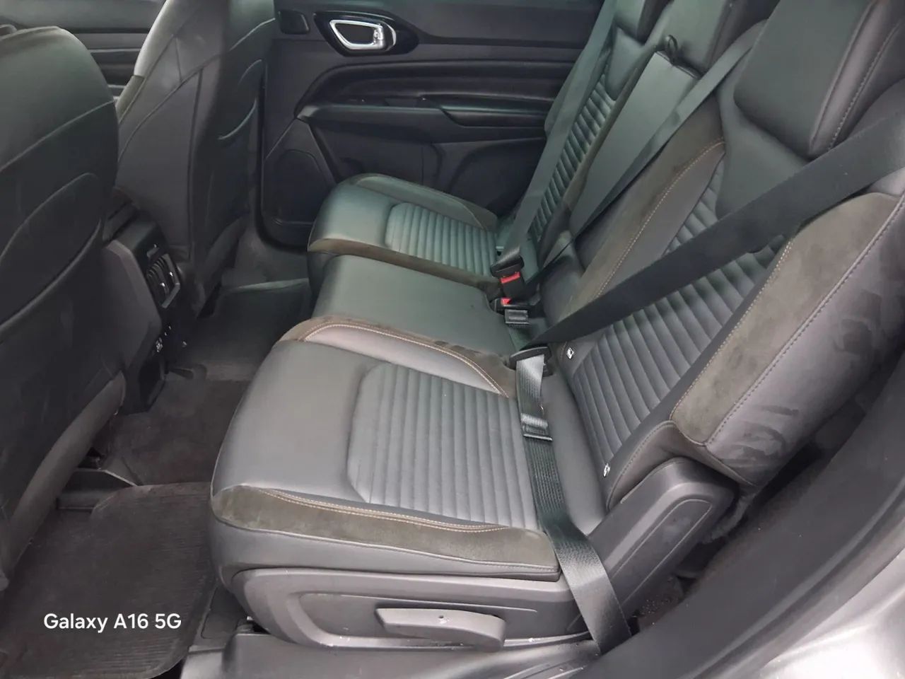 Jeep Commander Limited T270 1.3 TB Flex Aut., foto 18 de 18
