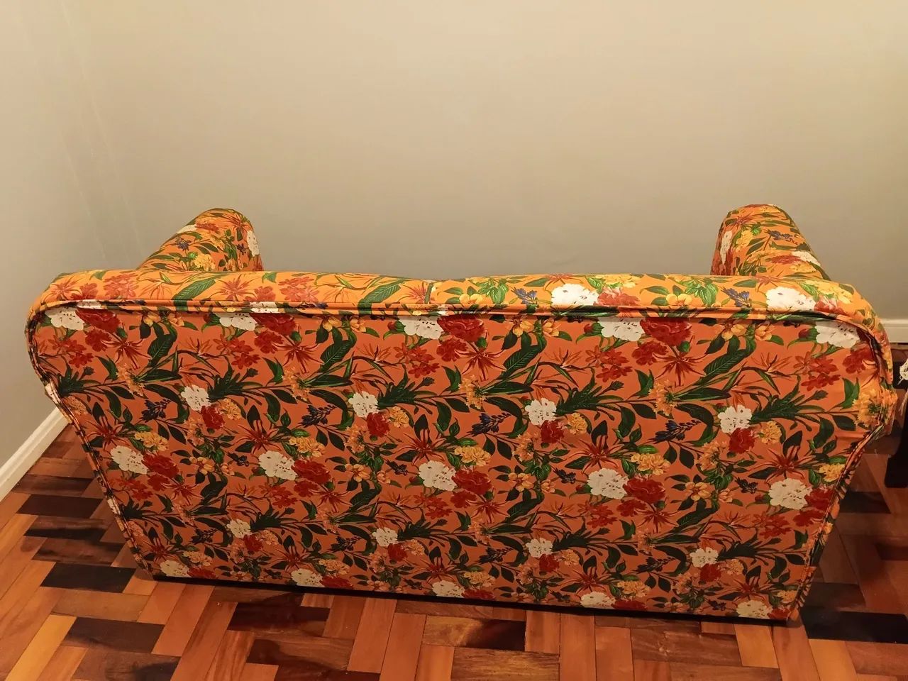 Sofá 2 Lugares Estampado Floral Laranja - Super Confortável e Reforçado - Foto 4