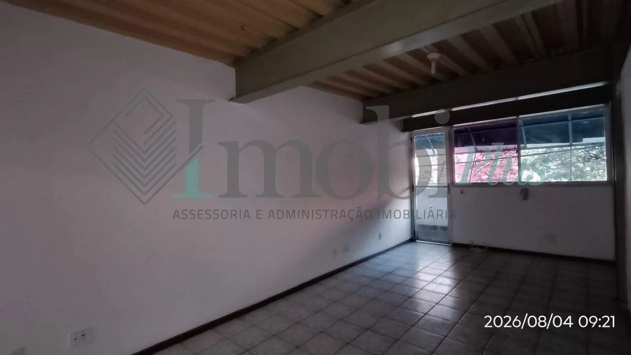 Sala com banheiro na Av. do Contorno