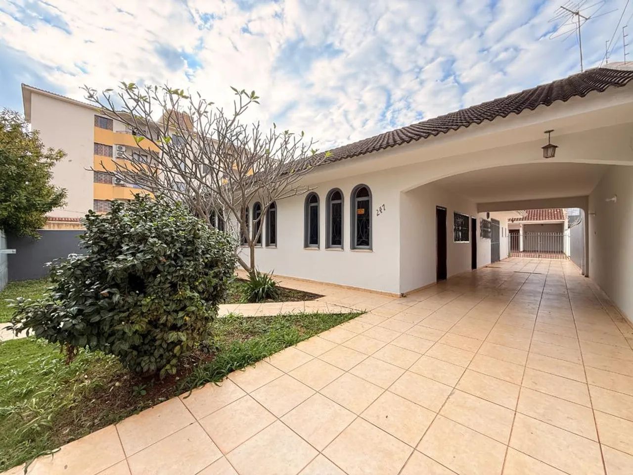 Casa para alugar em Maringá, Zona 07, com 3 quartos, com 182 m² - Foto 3