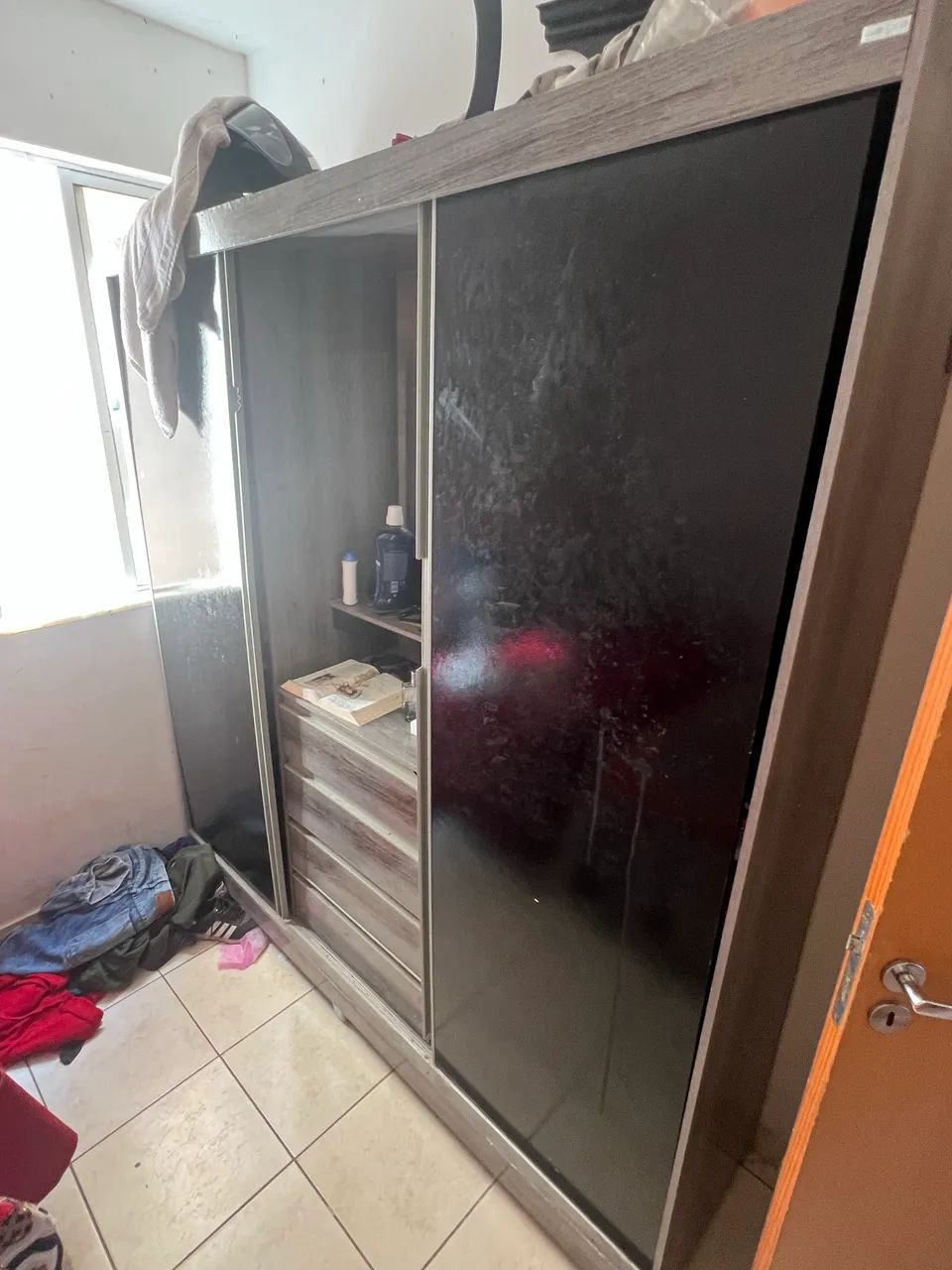 Vendo cama e guarda-roupa usados 