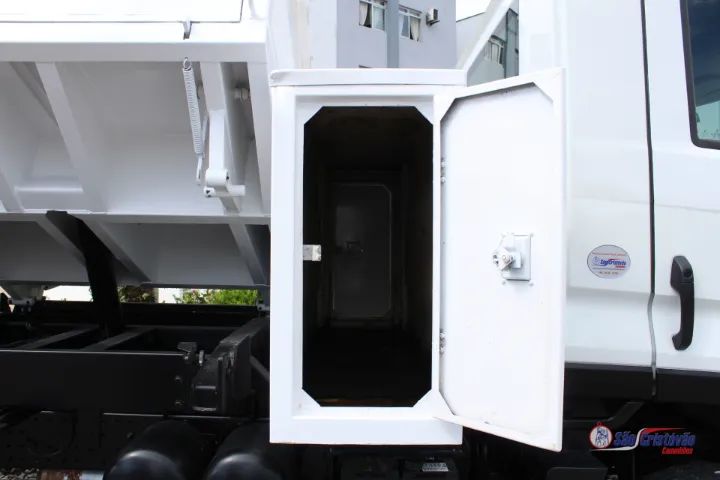 Vw 9-170 com escavadeira e basculante - Foto 5