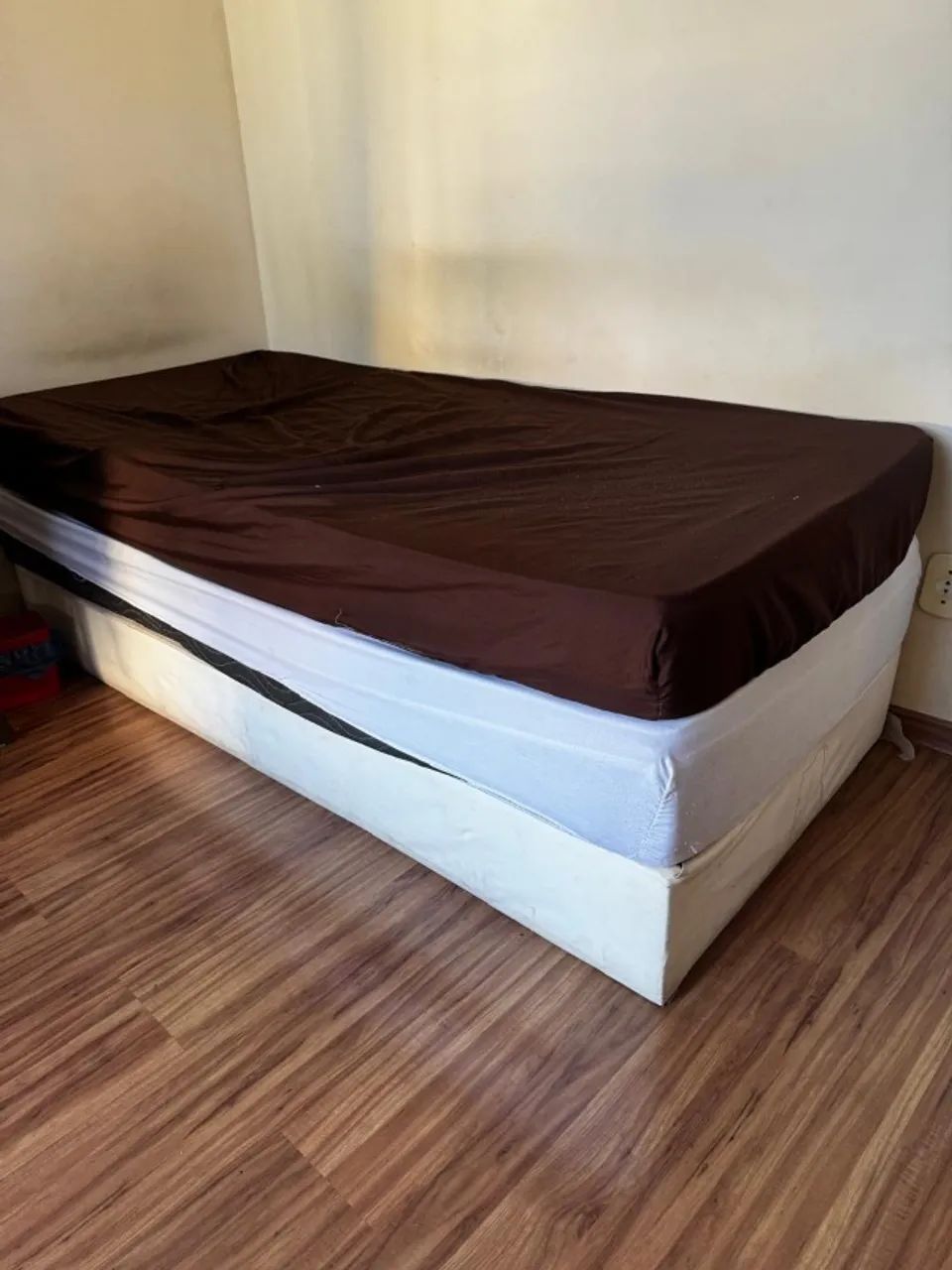 Cama box e 2 colchões 