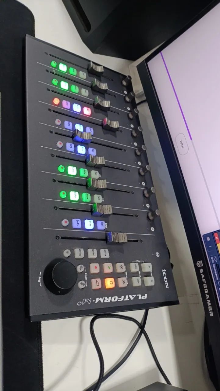 Controladora de Daw icon Platform M+ 9 faders motorizados para mixer e plugins na DAW - Foto 2