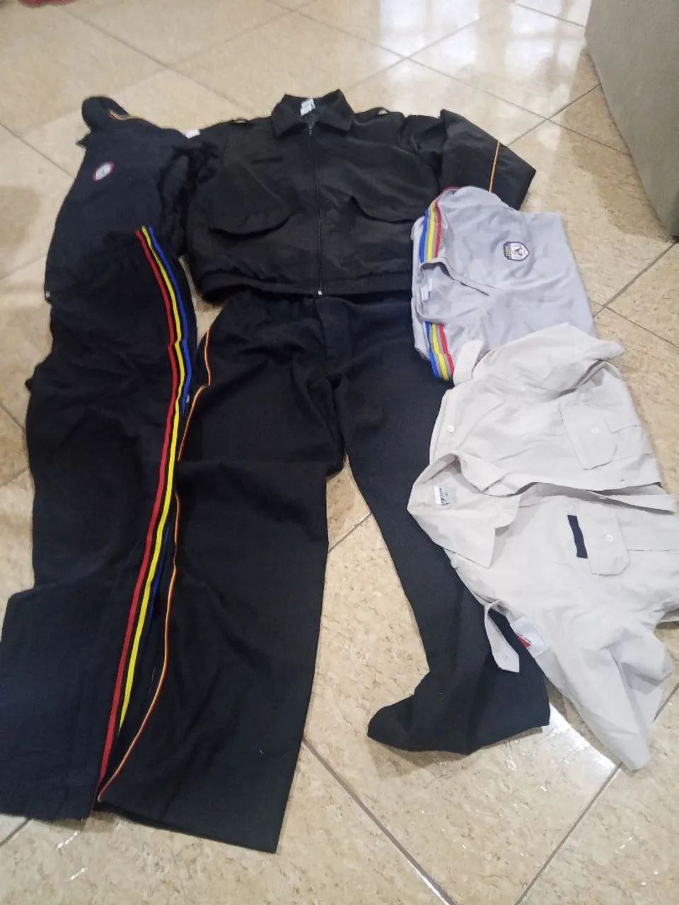 Uniforme do colégio Tiradentes  - Foto 3