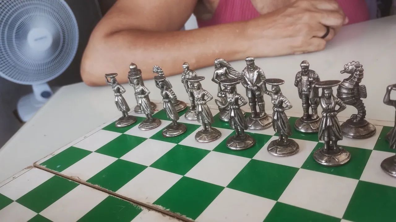 Xadrez  metal pronze e prata