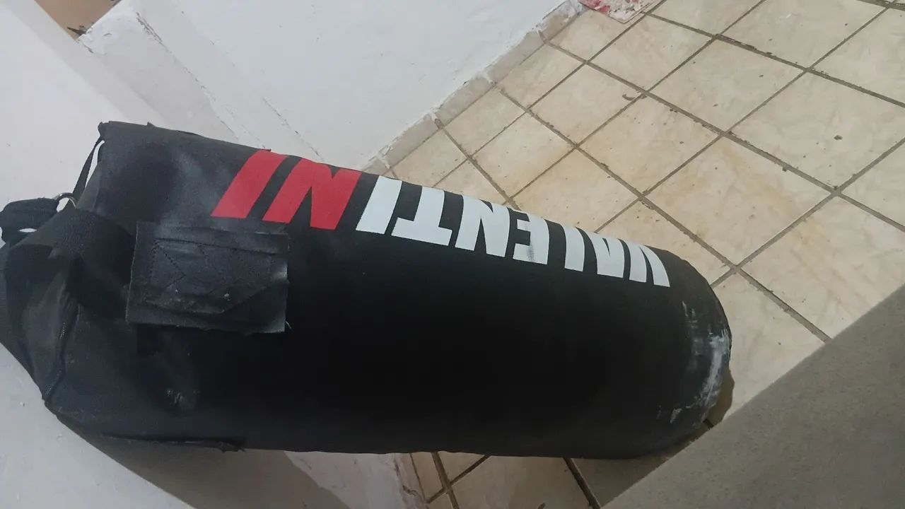 Vende-se saco de boxe resistente preto - Foto 2