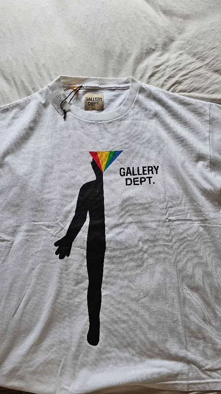 Camiseta gallery dept