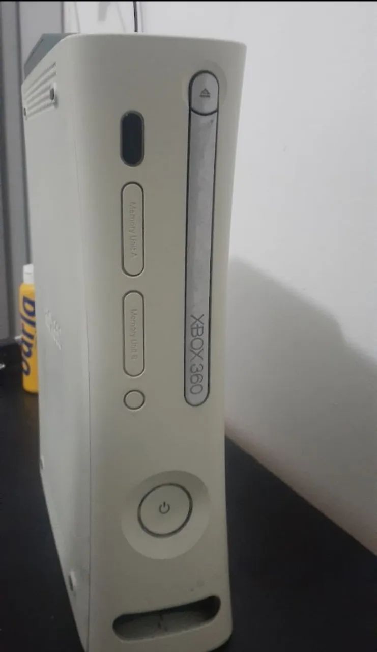 XBOX 360 BRANCO +4 JOGOS SEM CONTROLES  FONTE COM PROBLEMA 