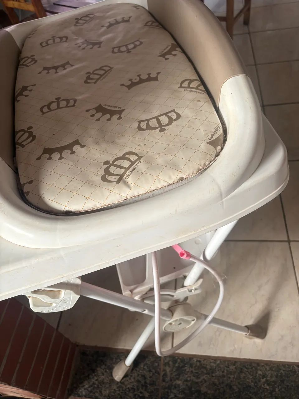 Trocador de bebê com banheira 