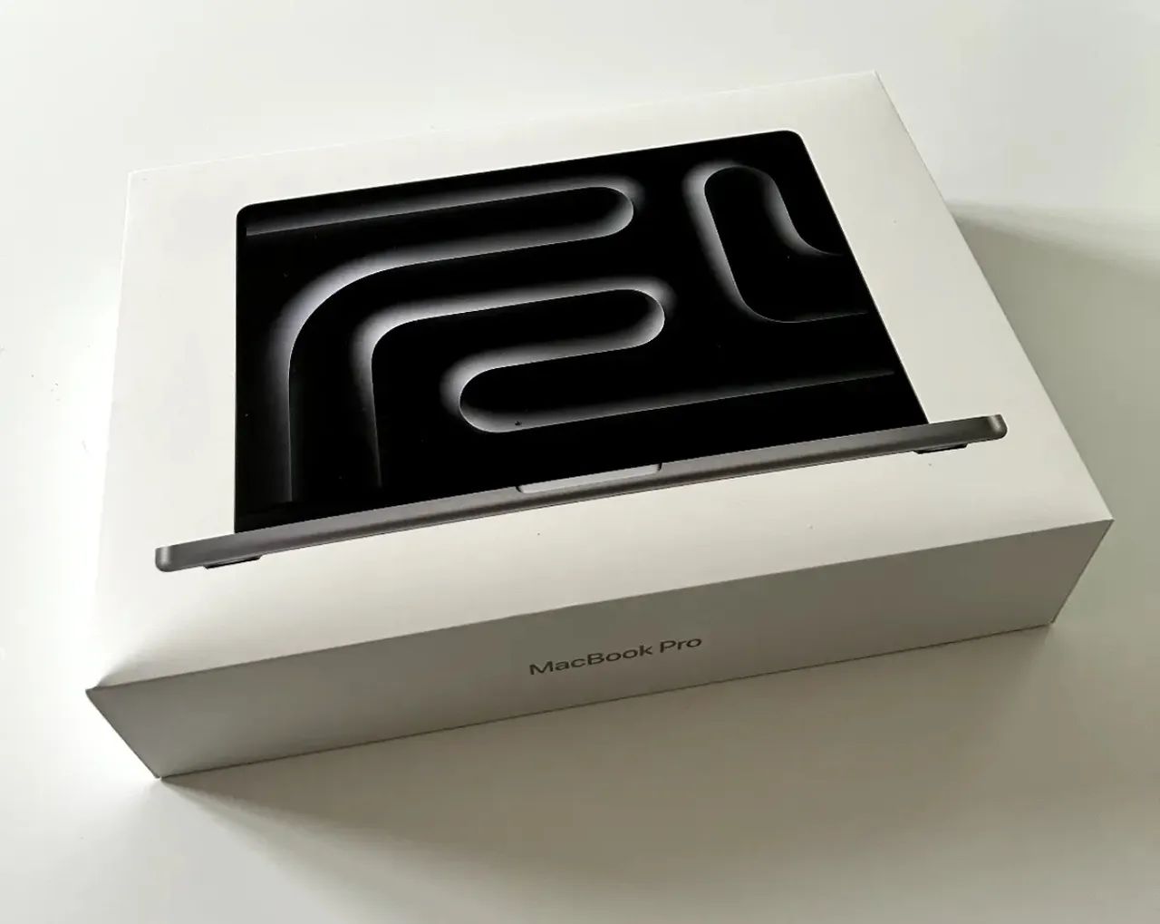 MacBook Pro M4 Max 451967156214845440