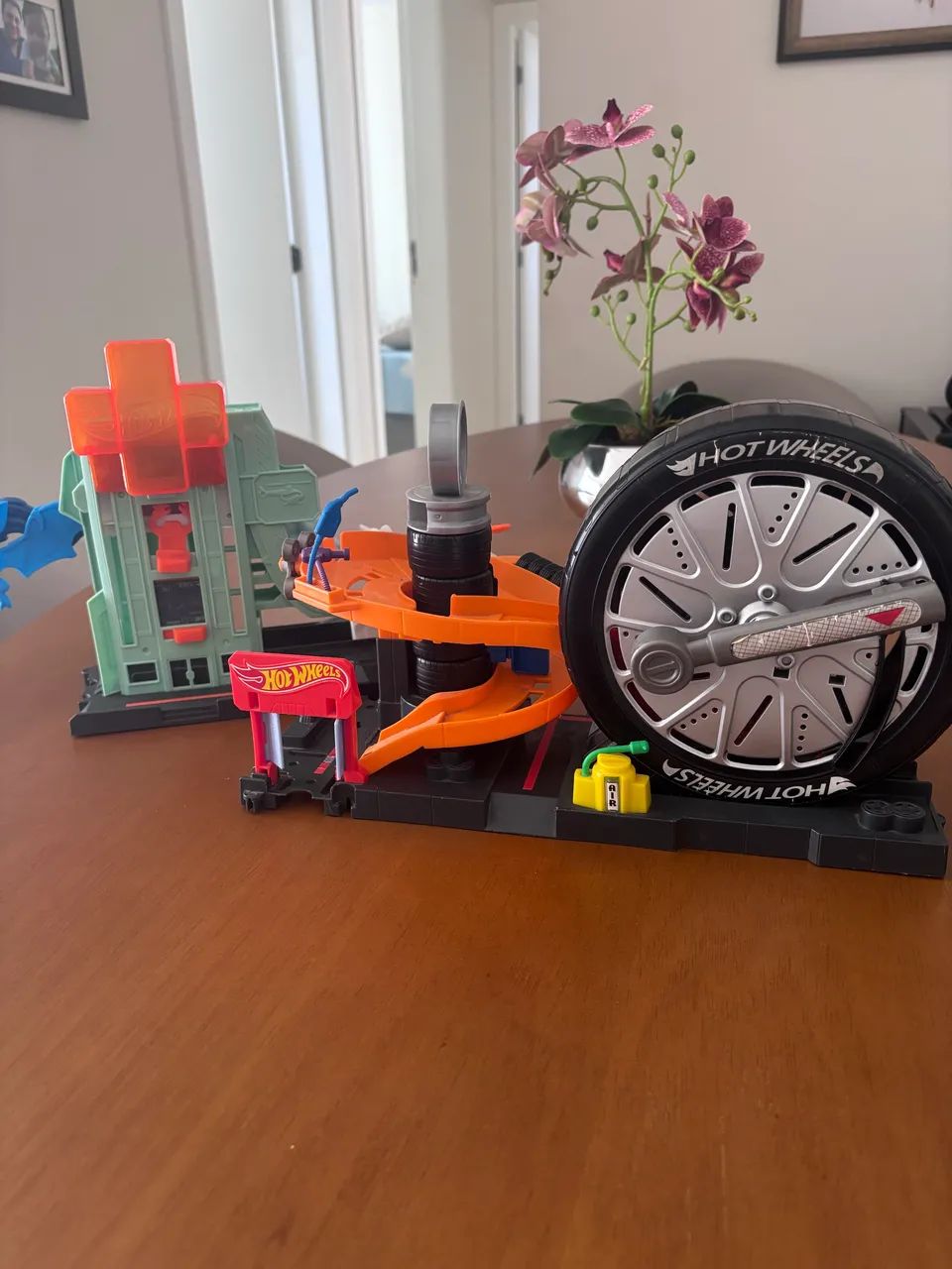 Duas pistas Hot Wheels 