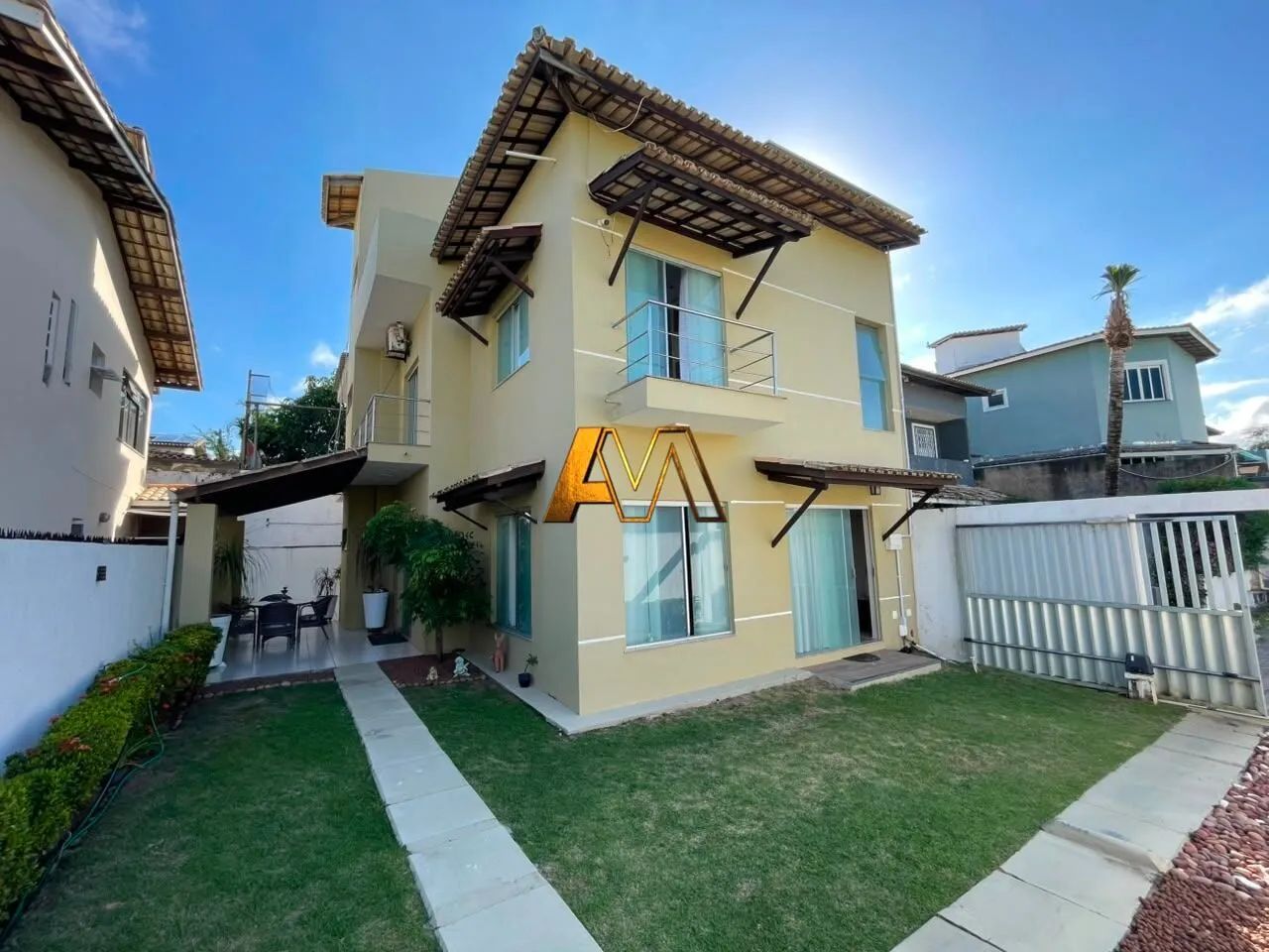CASA EM CONDOMÍNIO 4/4 SENDO 3 SUÍTES