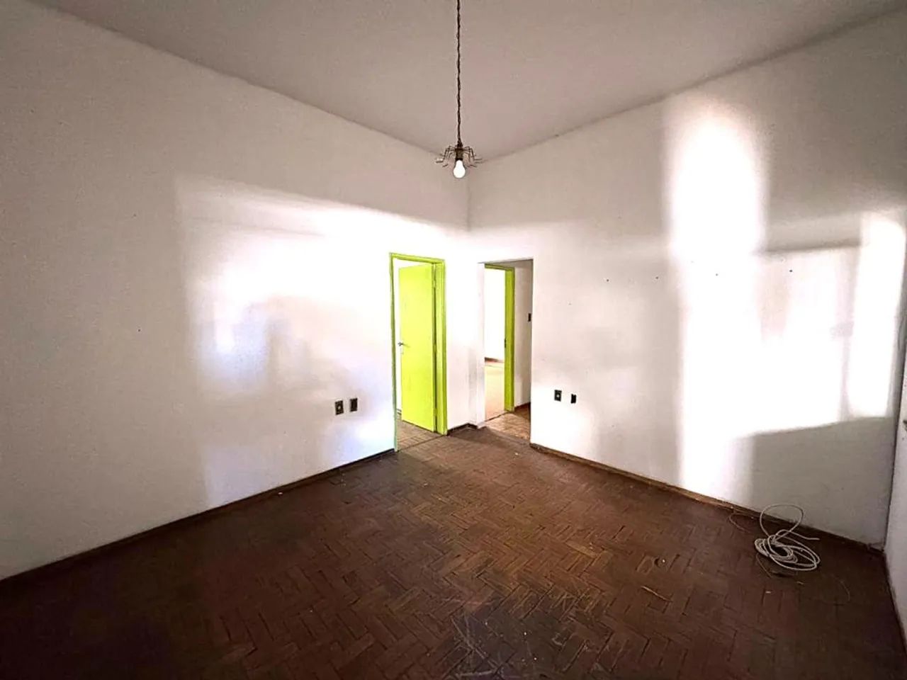 Vende-se casa no Setor Central com 3 residências dando renda - Foto 3
