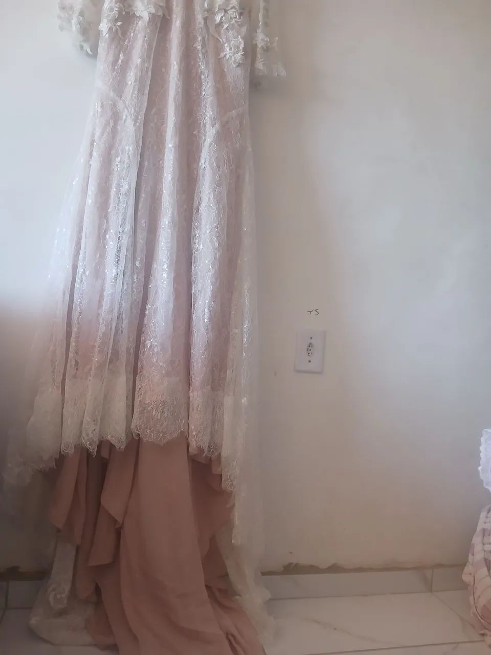Vendo Vestido de noiva semi novo - Foto 5