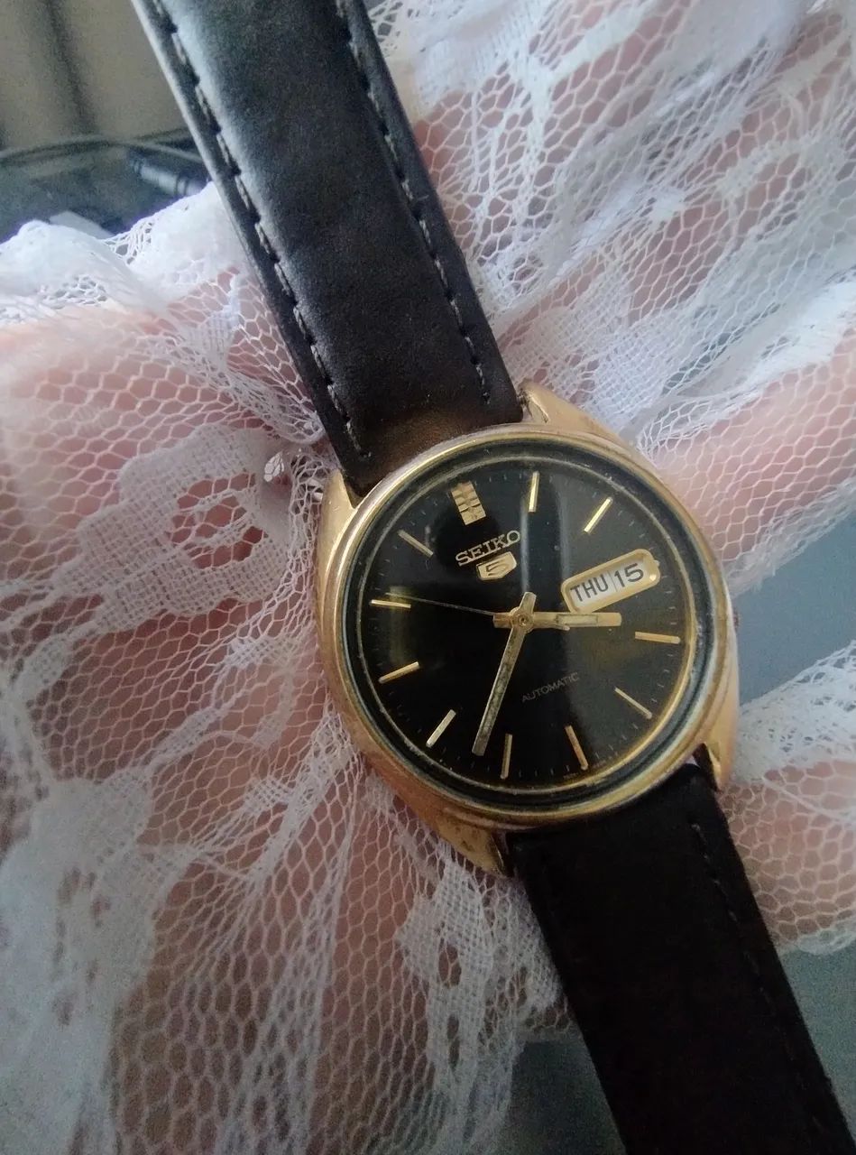Seiko negro e dourado lindo 