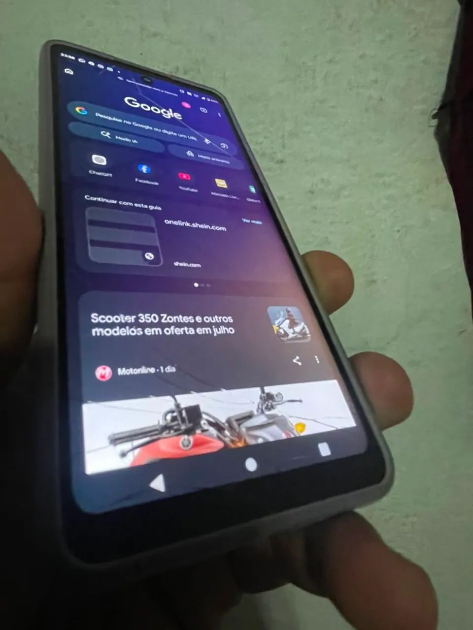 Motorola G60S com tela trincada