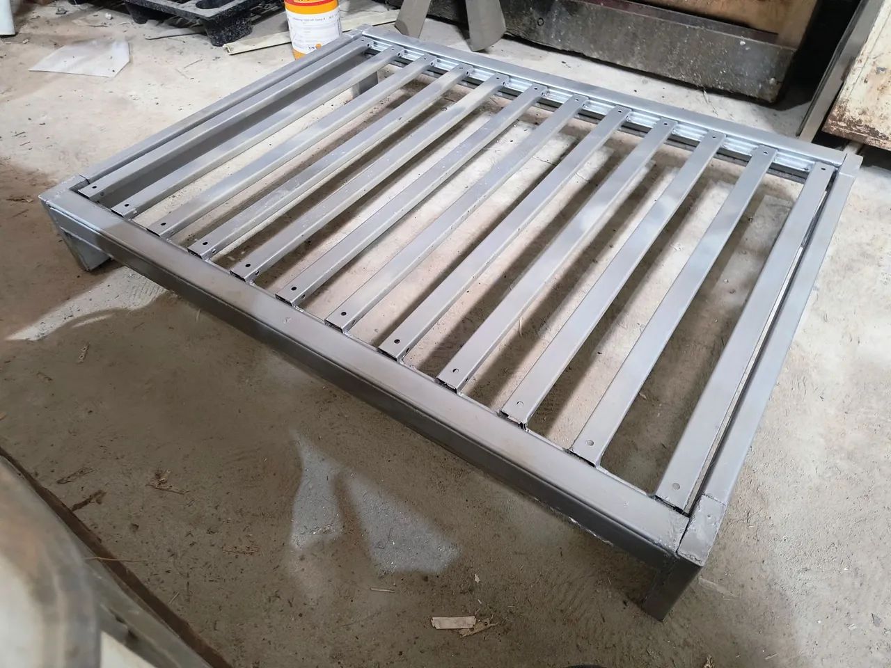Pallet De Aço Forte e Robusto Para Frente de Loja