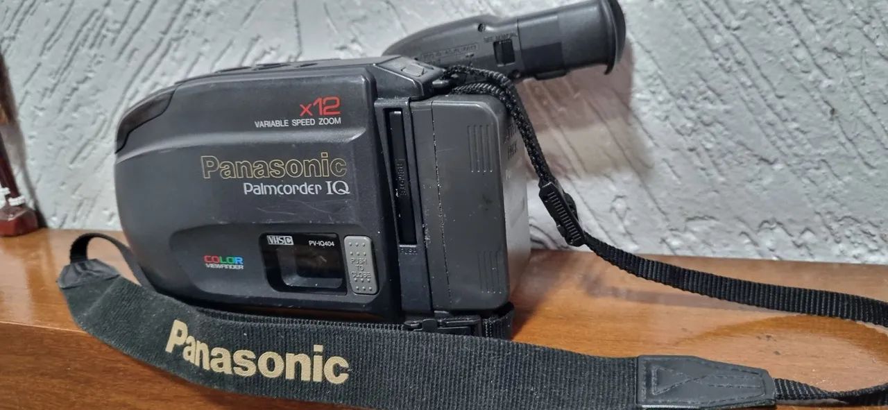 Filmadora Panasonic Palmcorder IQ VHSC PV IQ404 - Câmeras e