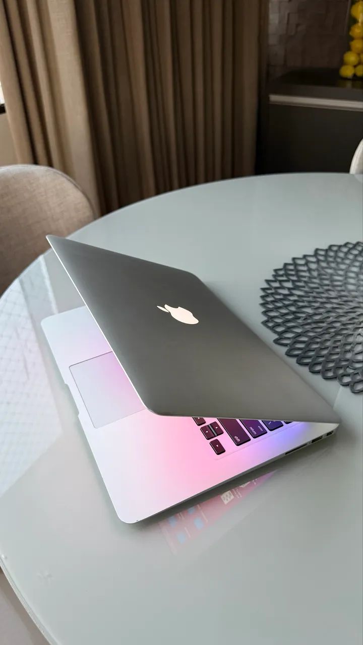 Macbook Air 2017 - RAM 8GB / SSD 128GB - Tela 13,3