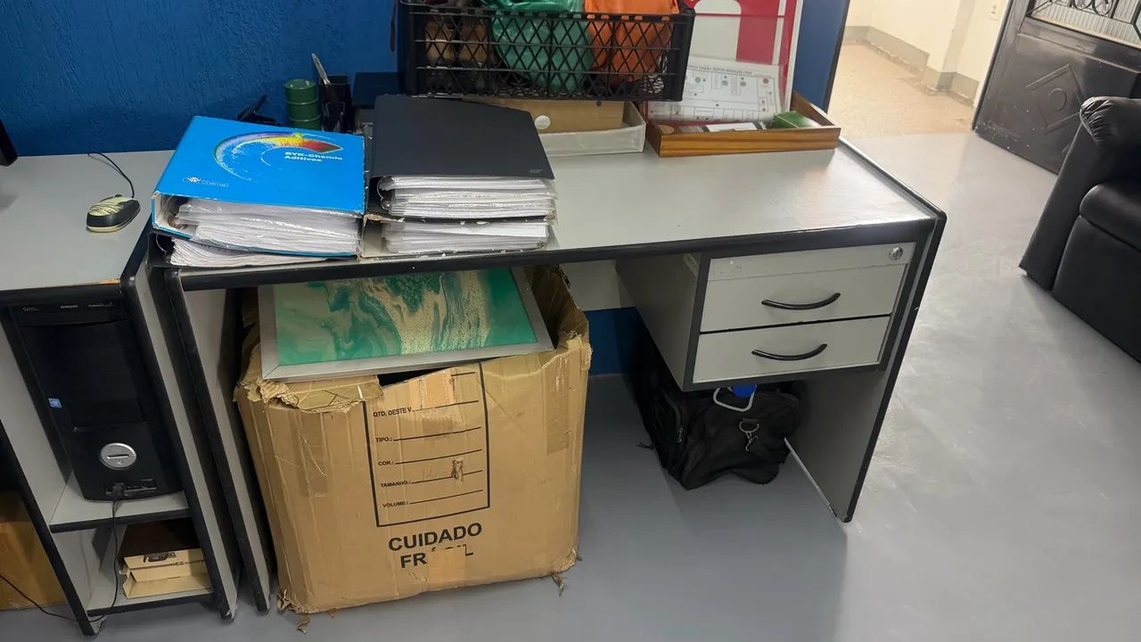 Mesa de escritório com gaveteiro - Foto 2