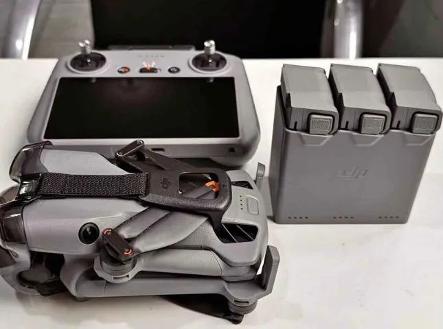 Drone DJI Mini 5 Pro Fly More  - Fly More Combo (com tela)