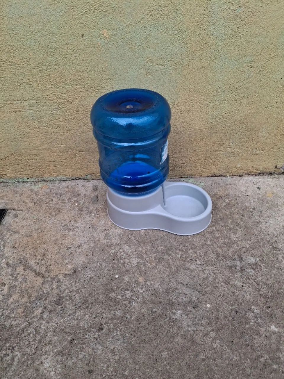 Bebedouro de plástico, para cachorro, com galão de 10 litros. - Foto 3