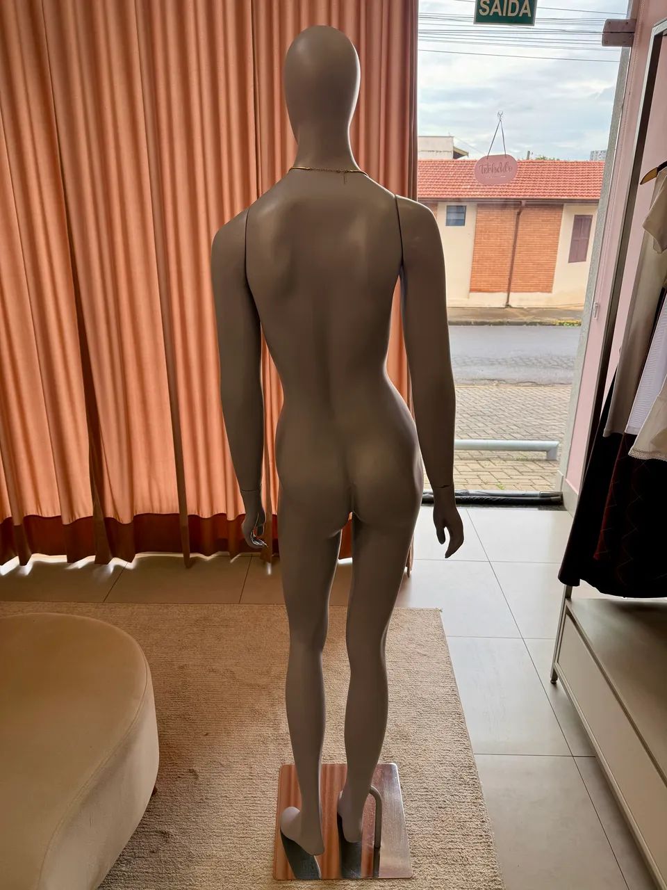 Manequim Fibra de Vidro cor Cinza - Foto 5