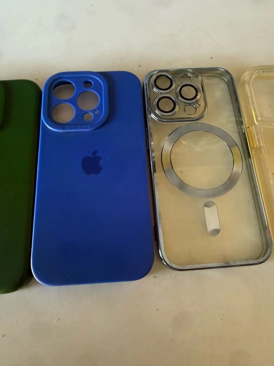 Capinha celular iPhone 15 pro semi nova - Foto 3