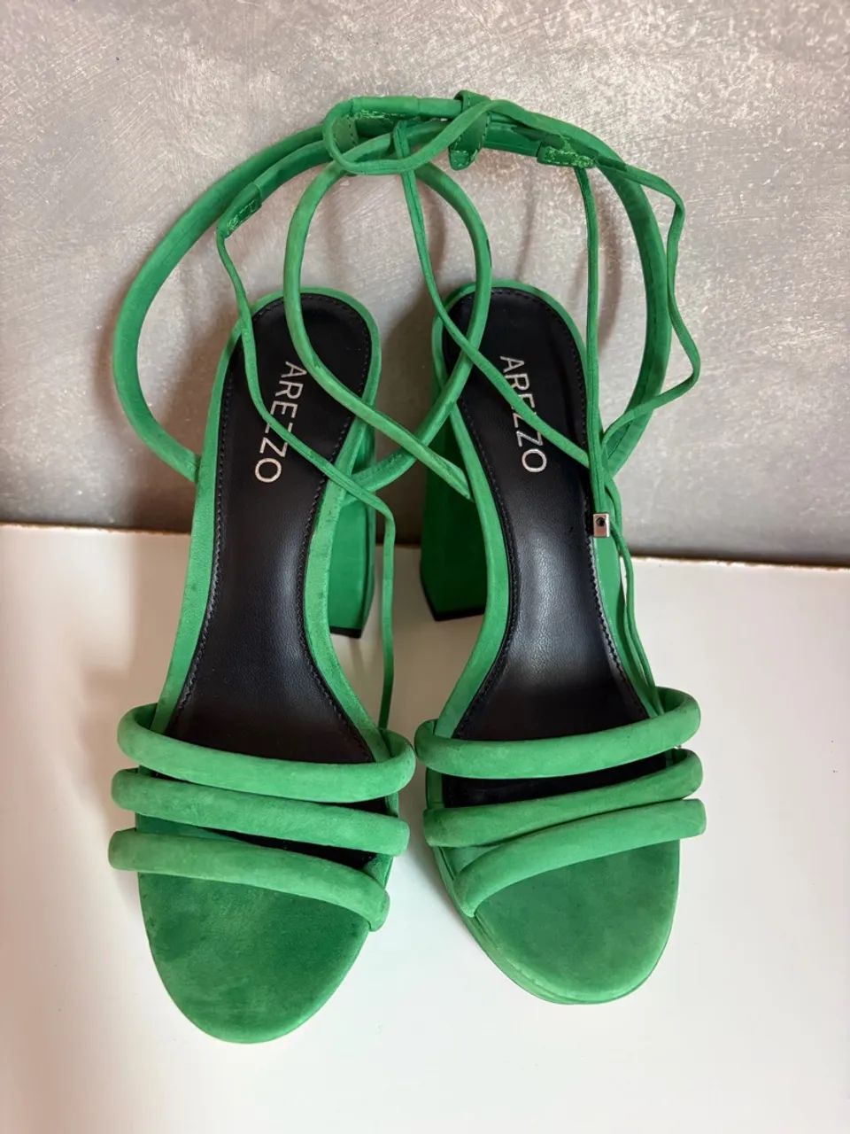 Sandália verde Arezzo