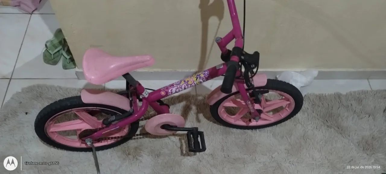 Bicicleta semi nova de criança menina  - Foto 2