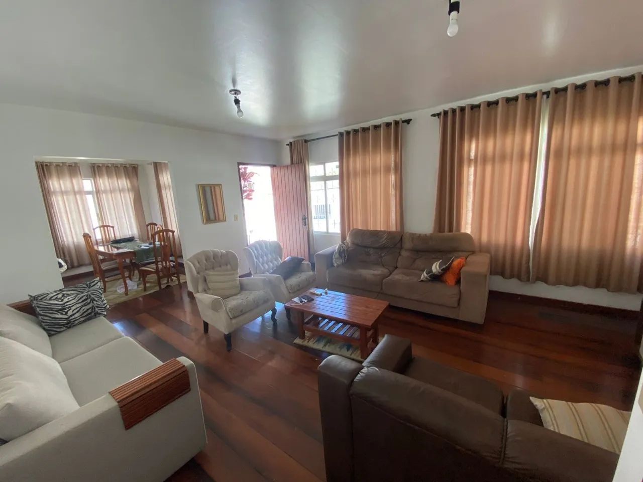 Casa de 272m² com 4 quartos sendo 2 suítes no Pantanal