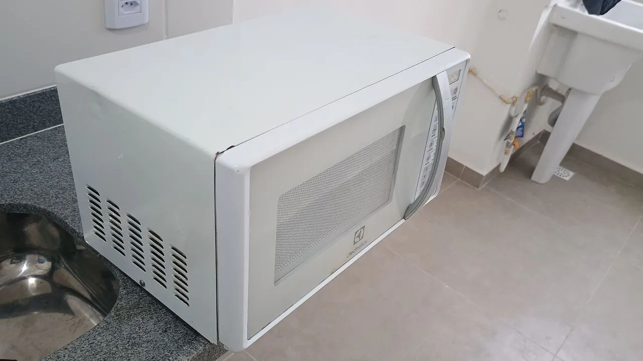 Microondas Electrolux 20 litros conservado  - Foto 3