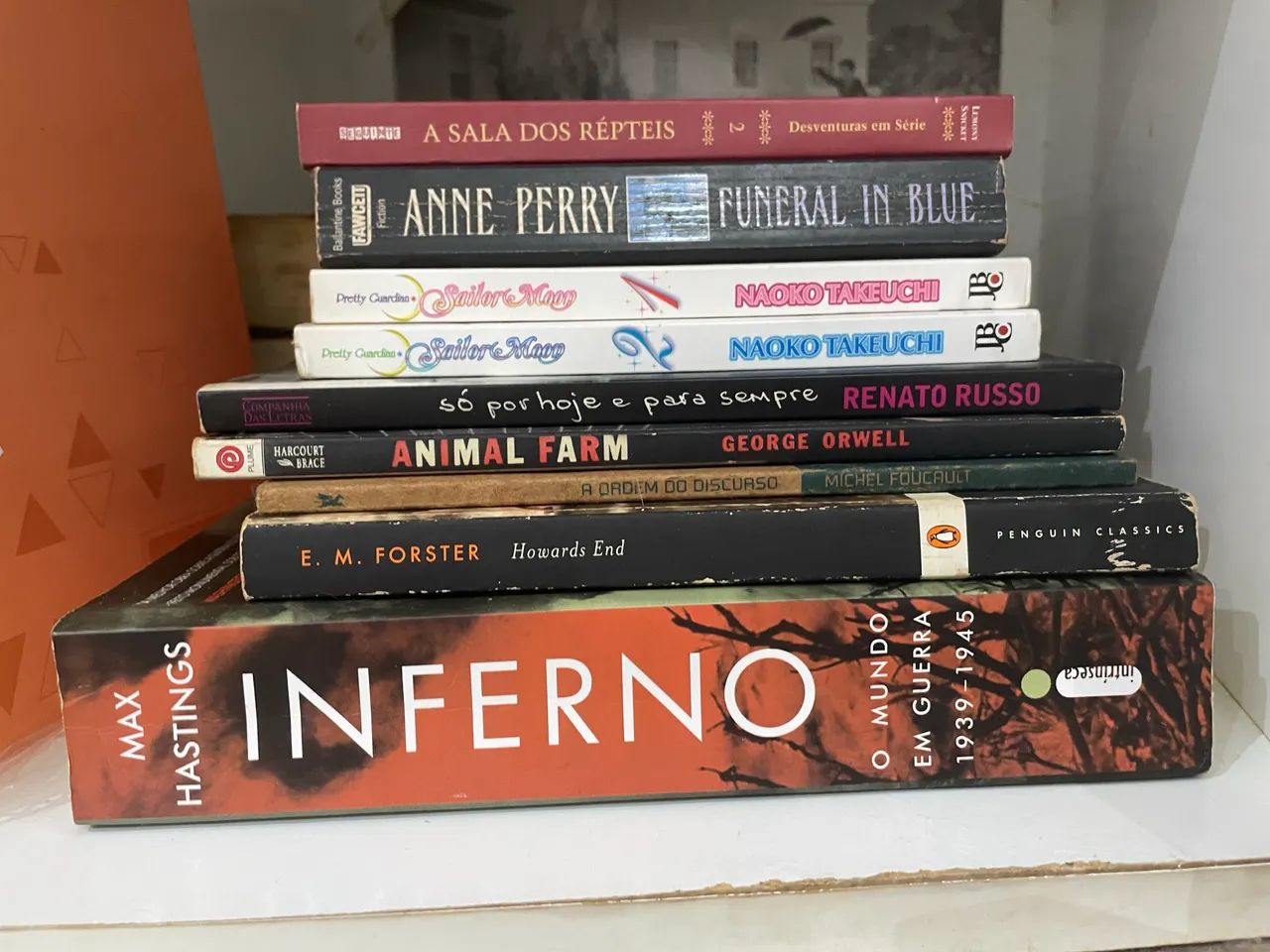 Livros em inglês e português 