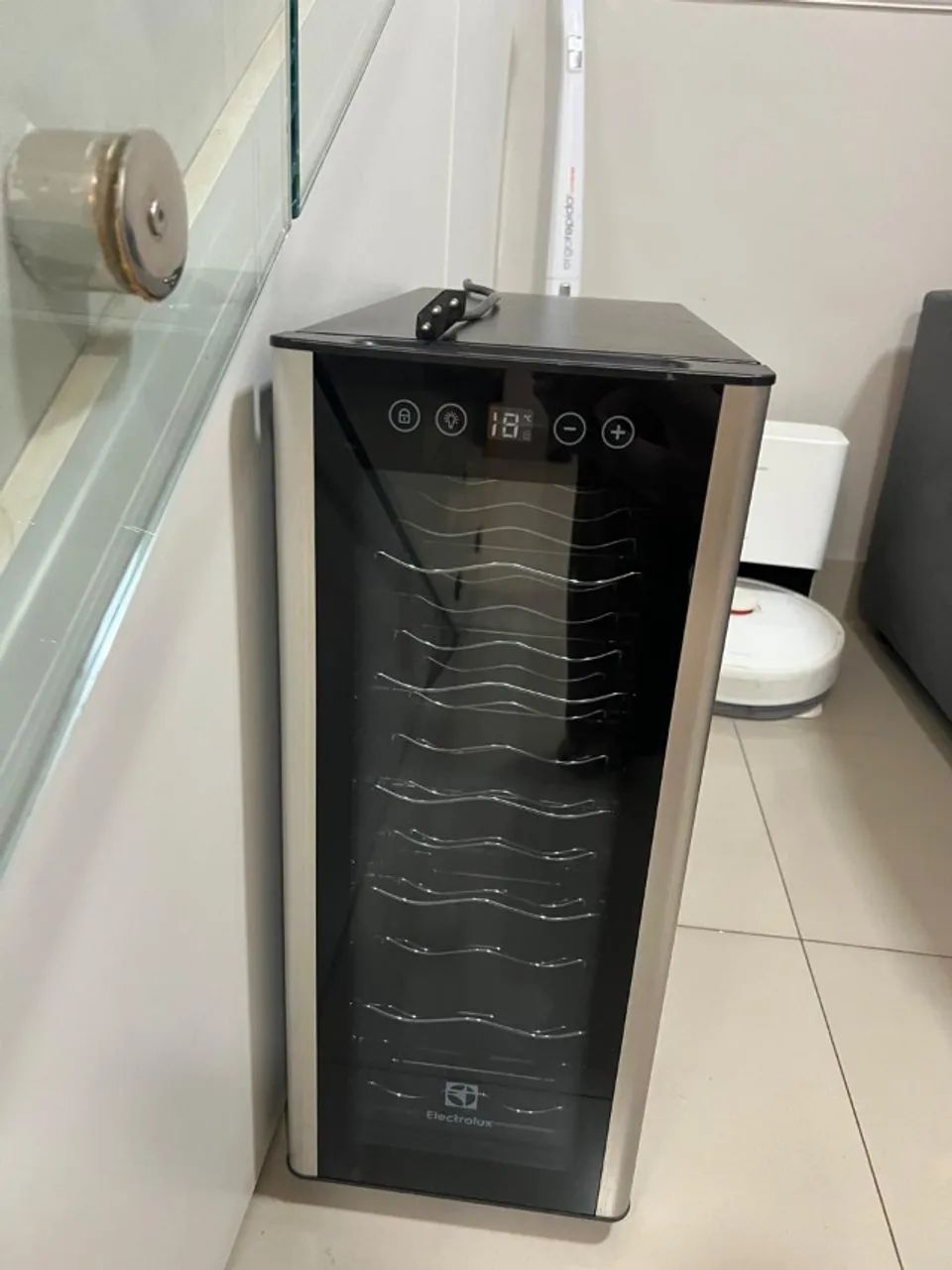 Adega 12 garrafas - Electrolux