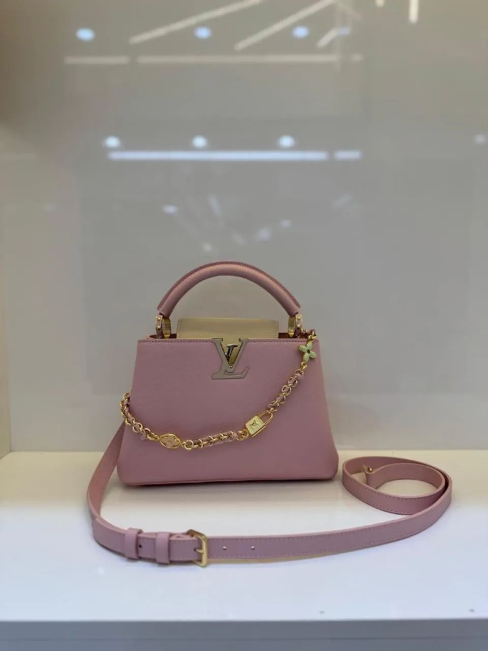 Bolsa Capucines BB Louis Vuitton  - Foto 2