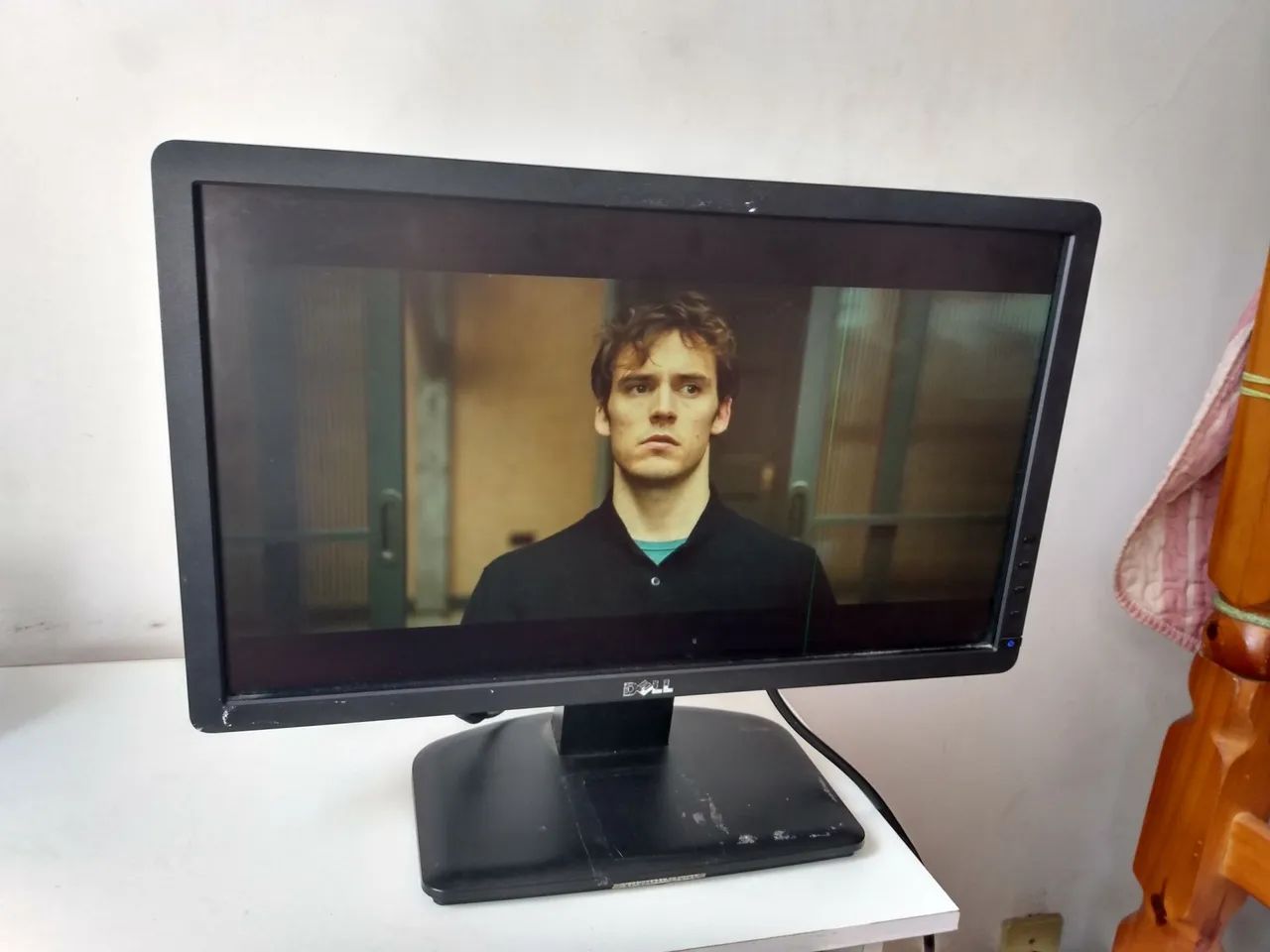 monitor de computador Dell, semelhante ao modelo LCD E1913C tem uma linha  na Led  - Foto 6