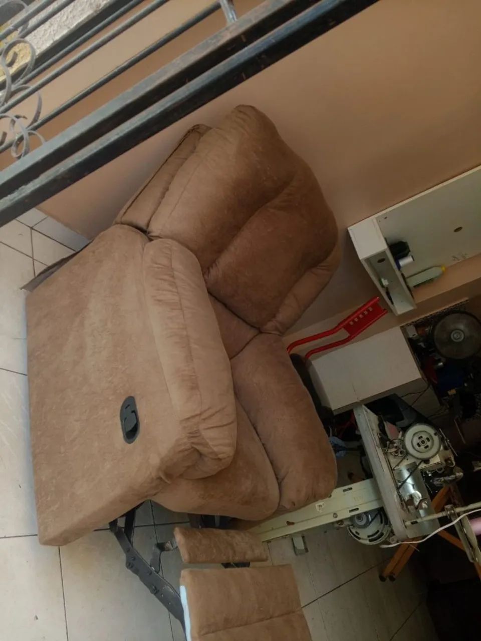 Poltrona reclinável giratória em tecido - Foto 5