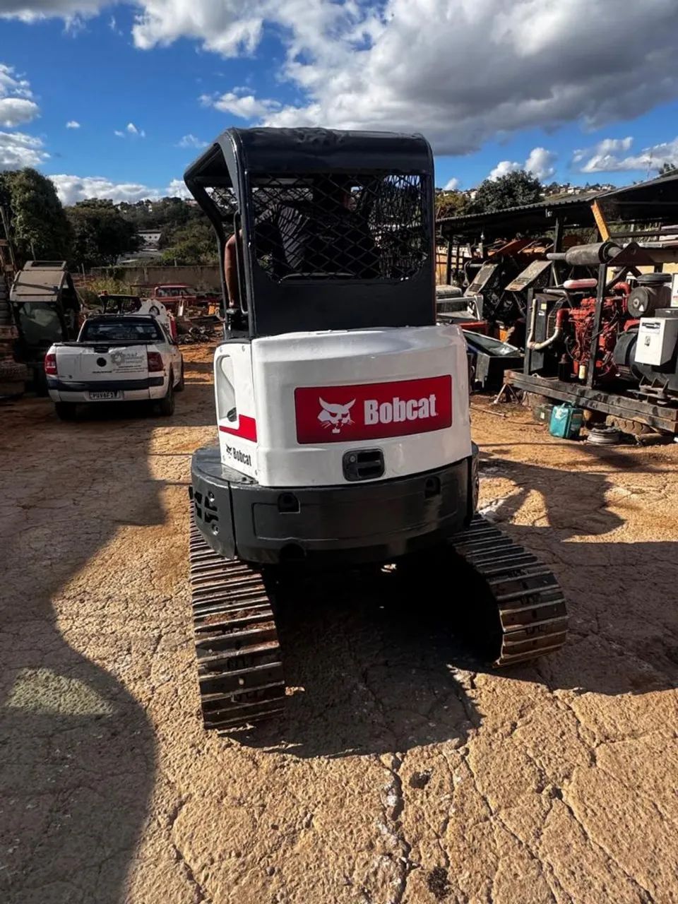 MINI ESCAVADEIRA E26 REVISADA MARCA BOB CAT - Foto 3