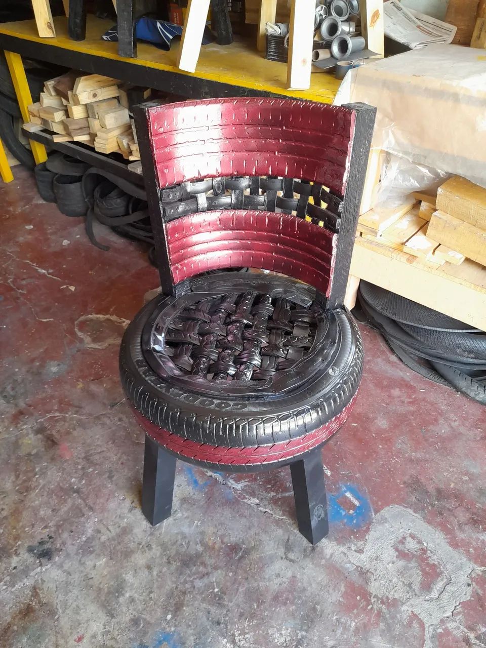 Cadeira feita de pneu