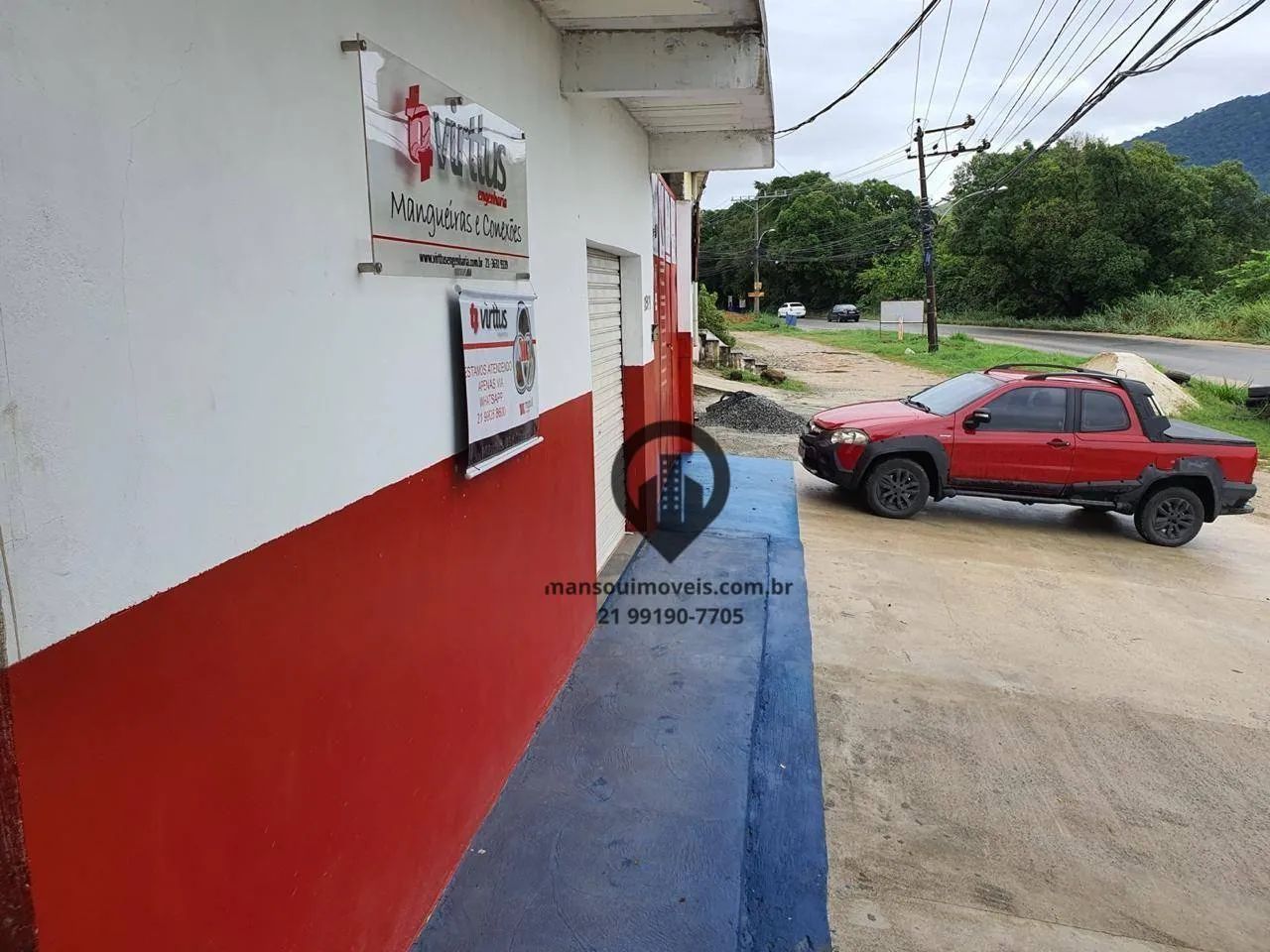 Prédio com salas comercias, estoque, entrada para garga e descarga e loja na frente - Foto 2