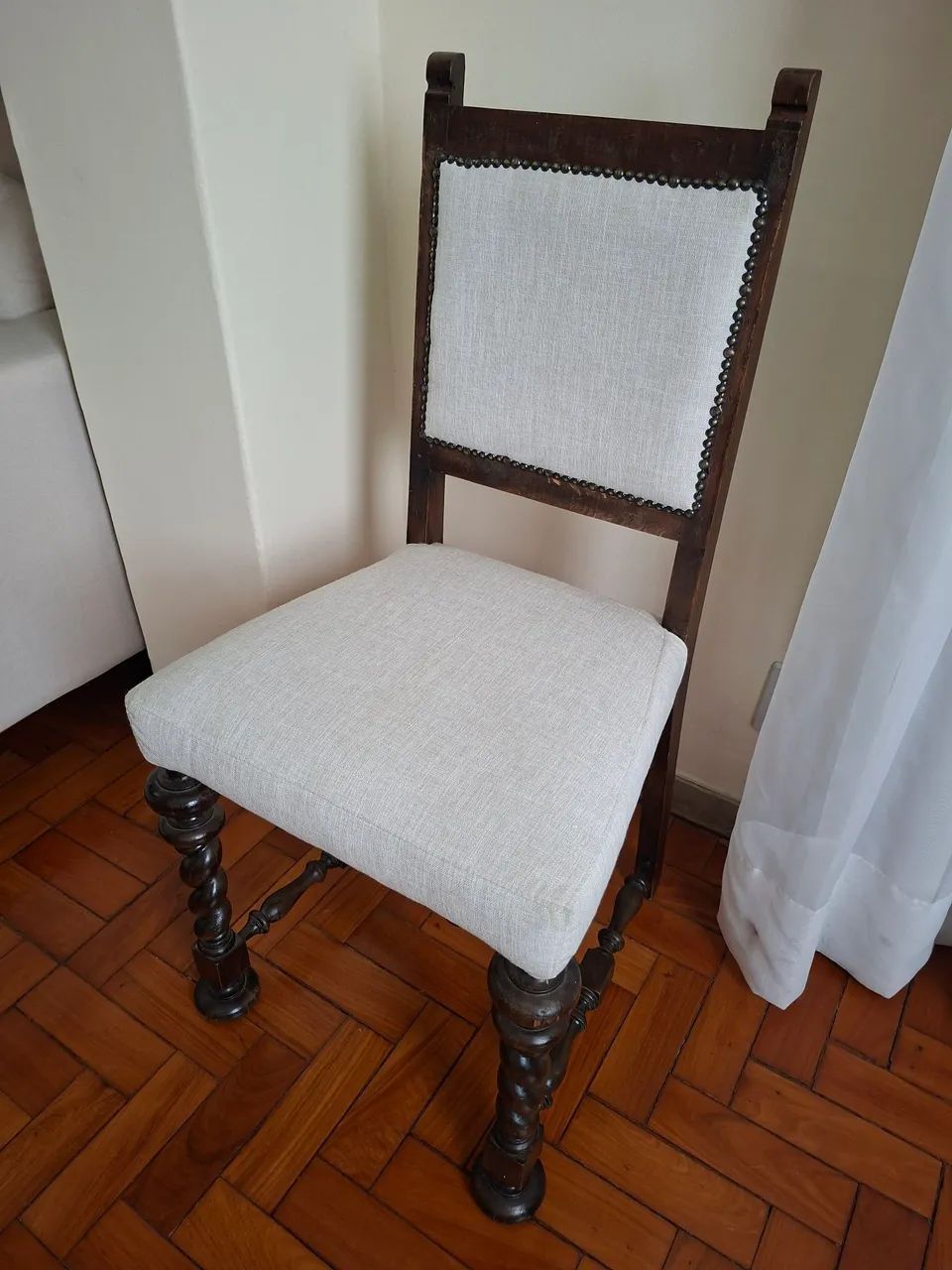 Cadeira Antiga Madeira Maciça e Reformada - Foto 2