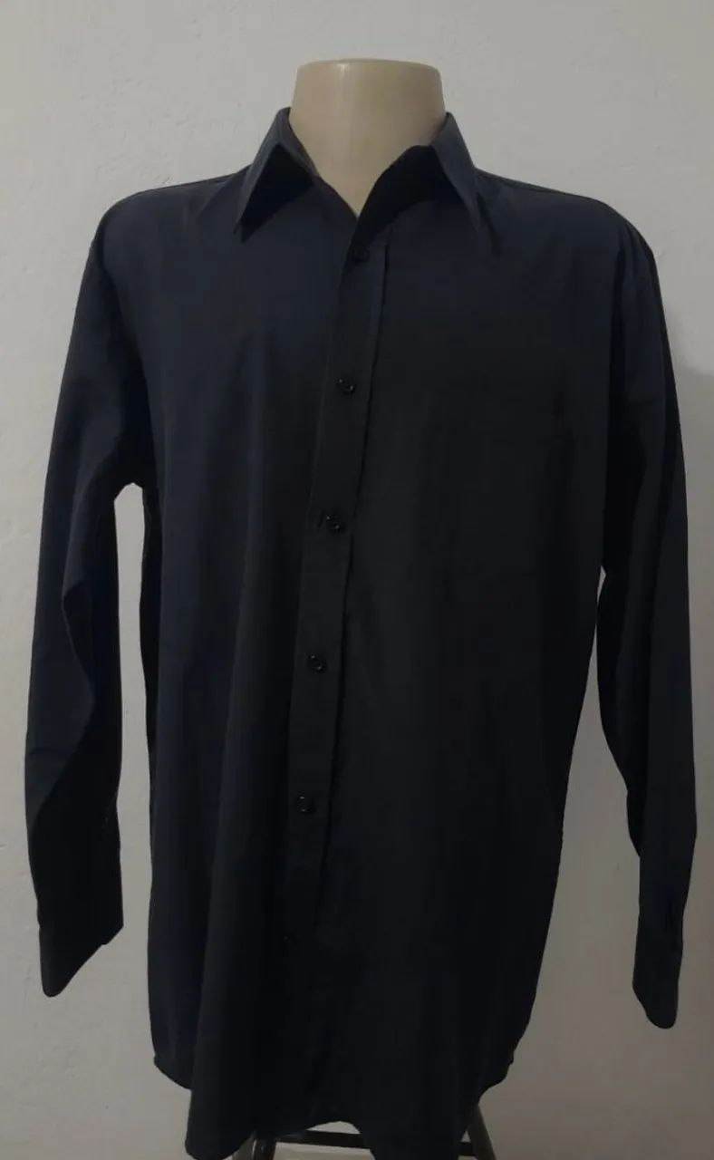 Camisa social Preta tamanho G, bonita, elegante, original, bem confortável, tecido macio.  - Foto 4