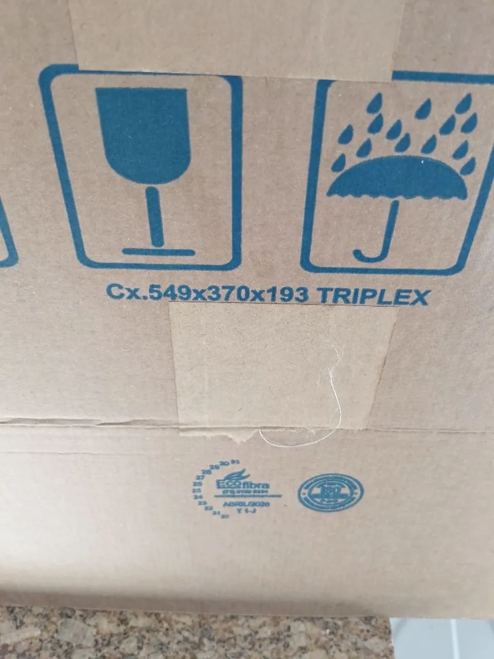 Caixa de papelão seminova usada - Foto 2