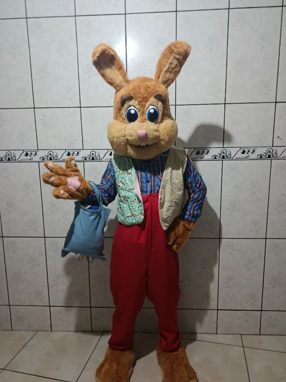 Cabeção de pelúcia e espuma Coelho - Foto 2